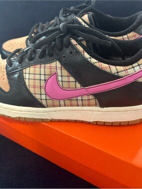 Nike Black and Pink Plaid Low-Top Sneakers